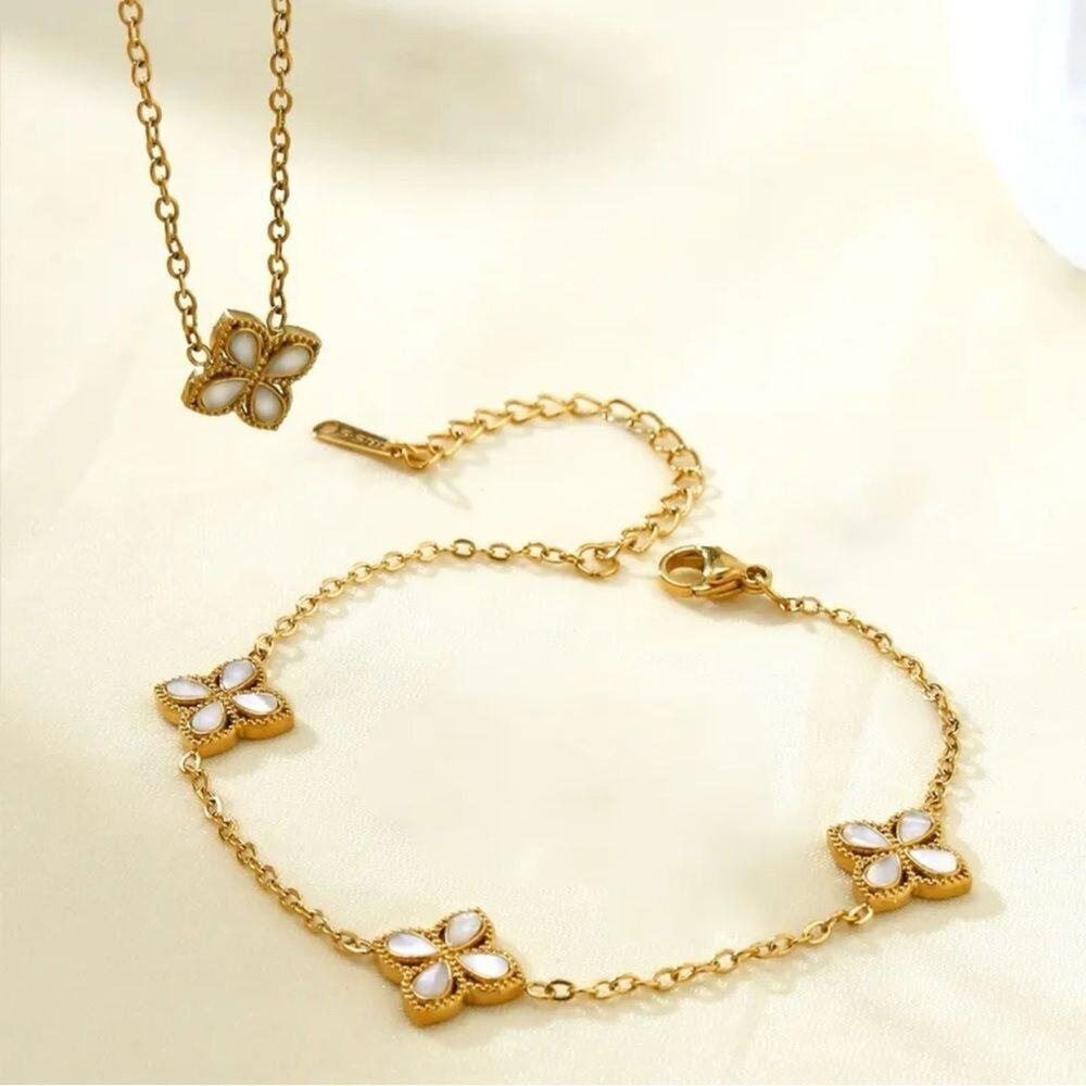 18K Gold Plated White Shell Clover Leaf Clover Bracelet
